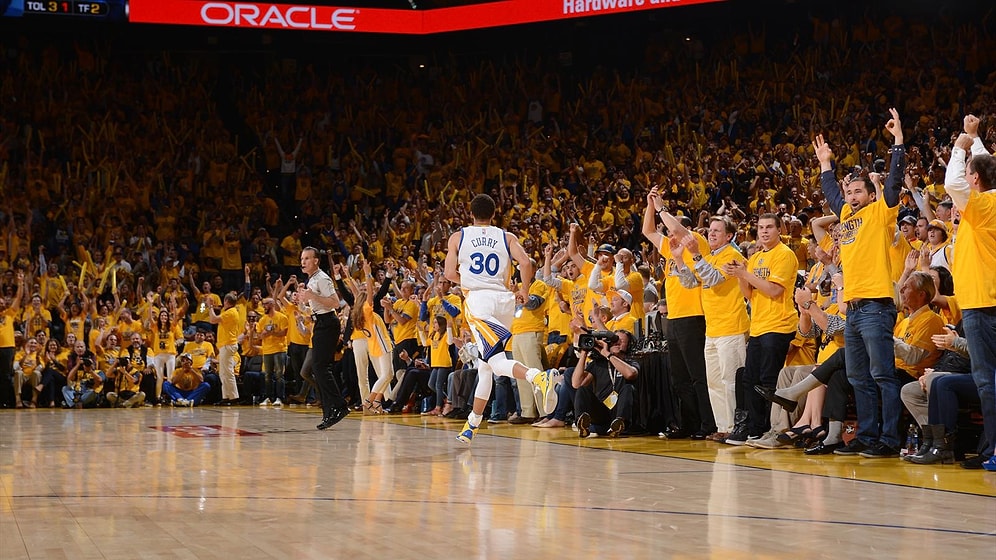 "MVP" Takımını Uçurdu! Warriors Seride Öne Geçti