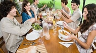 Arkadaşlarınızla Gittiğiniz Yemeğin En Nefret Edilen Kişisi Olmak İçin Yapmanız Gereken 13 Şey
