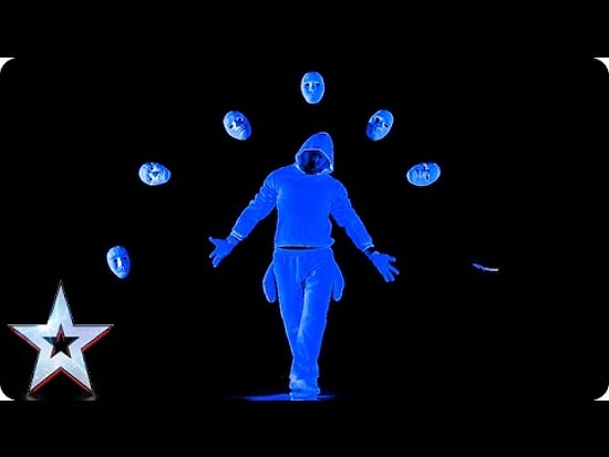 İngiltere Yetenek Yarışmasına Damga Vuran İnanılmaz Led Dansı