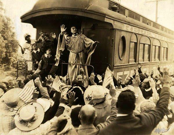 25. Dublajın uygulandığı ilk film ve yalnız siyahi oyuncularla çekilen ilk film: Hallelujah, 1929, King Vidor.