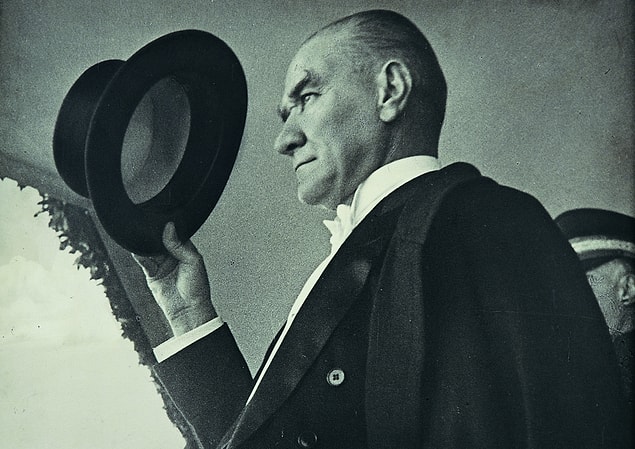 9. İlk cumhurbaşkanımız Mustafa Kemal Atatürk hakkında hangi bilgi yanlıştır?