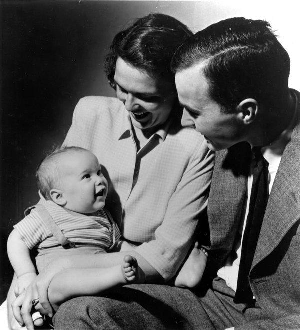 7. Barbara - George Bush çifti ve ilk bebekleri 1947'de doğan George W. Bush.