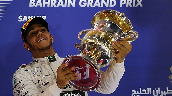 Hamilton 3 Yıl Daha Mercedes'te