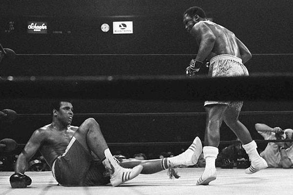 11. Joe Frazier'ın yumruğundan sonra Muhammad Ali