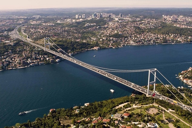 17. Fatih Sultan Mehmet Köprüsü'nün inşaatı başladı.