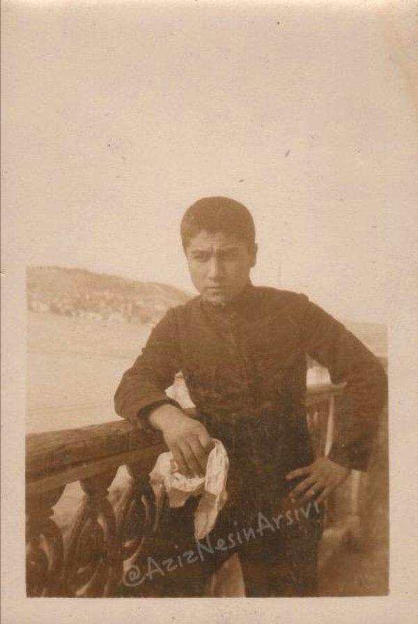 1. Aziz Nesin'in Kuleli Askeri Lisesi günlerinden bir fotograf. (1932)