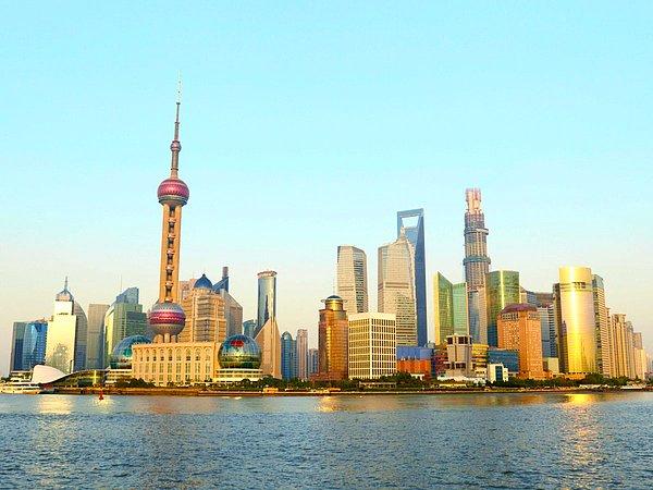 8. Şangay 6,638  kilometre kare alanda toplamda 1,121 yüksek yapıya sahip