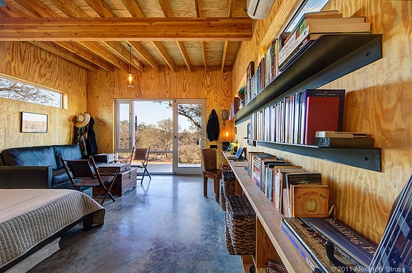 Внутренний дизайн сделан из фанеры. Мэтт Гарсия говорит, что это придало высокое качество при низкой цене.