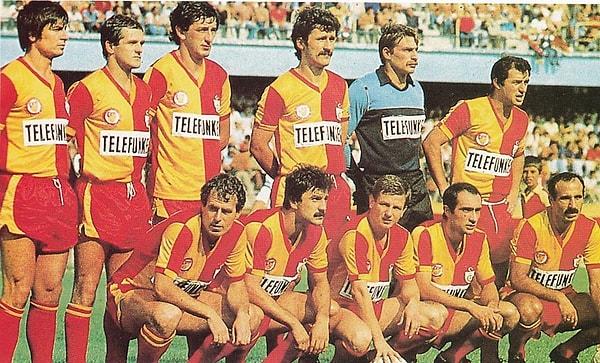 10. 31 Temmuz 1983 ASY Stadı | Mustafa Denizli, Galatasaray formasıyla ilk kez sahada.