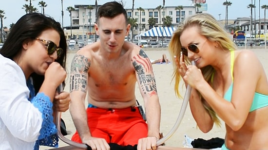 Üfleme Oyunu Oynattığı Kızlara Farkettirmeden Böcek Yutturan Adam