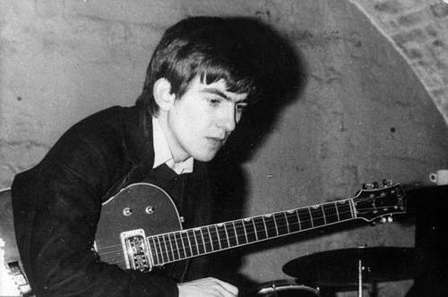 26. George Harrison Beatles'ı bıraktığını açıkladı. Kısa bir süre sonra, John Lennon'ın ısrarları üzerine gruba geri dönmeye karar verdi. (1968)