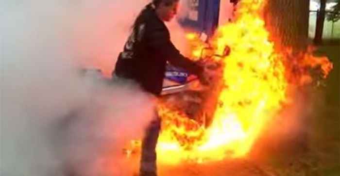Lastik Yakmaya Çalışırken Motorunu Yakan Apaçi