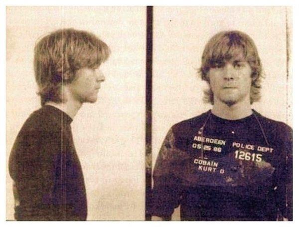 15. 19 yaşındaki Kurt Cobain'in polis kayıtlarındaki bir fotoğrafı. (1986)