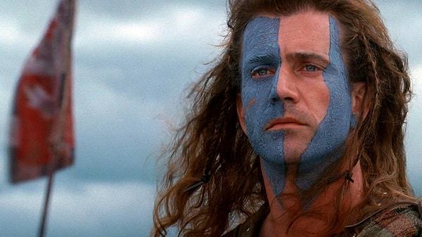 4. Oscar ödüllü Braveheart (Cesur Yürek) filminde William Wallace yüzüne mavi savaş boyası sürüyor.