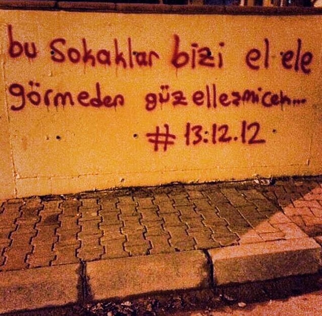 1. Bu sokaklar bizi el ele görmeden güzelleşmicek...