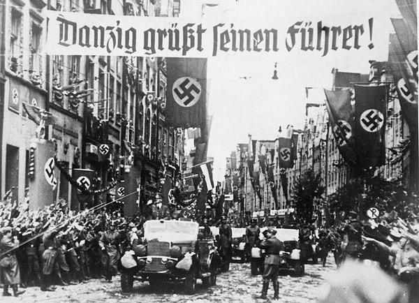 1. 1939: Askeri gücünü artıran Almanlar, 1. Dünya Savaşı'nın koyduğu sınırları yıkıyor
