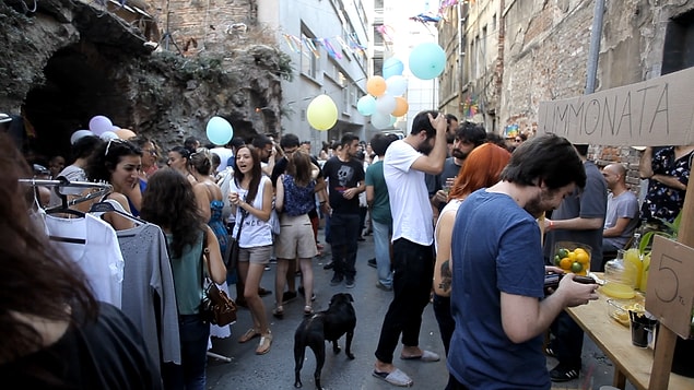 4. Karaköy'deki kermeslere gitmek