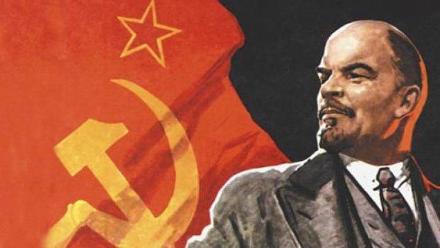 13. Dünya tarihindeki ilk komünist devlet olan SSCB hangi yılda kurulmuştur?