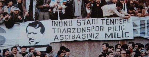 29. 1982 İnönü Stadı | Beşiktaş tribünlerinden bir pankart.