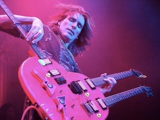 Ünlü Gitaristlerin Birbirinden Güzel ve Enteresan Gitarları