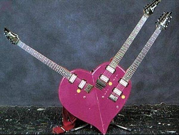 12. Steve Vai'in Kalpli Gitarı
