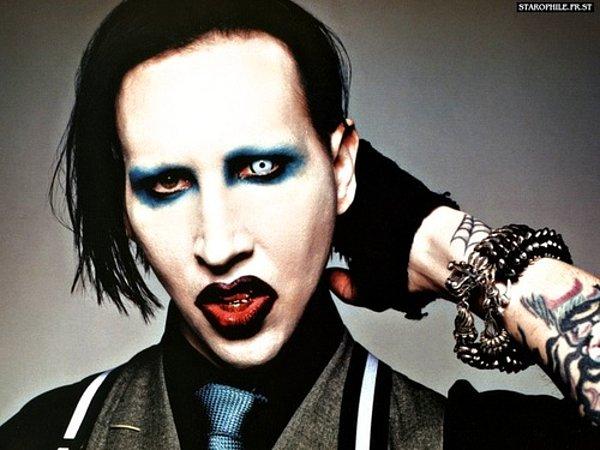 8. Spin dergisi editörü Craig Marks, Marilyn Manson'ı ve korumalarını polise şikayet etti. (1998)