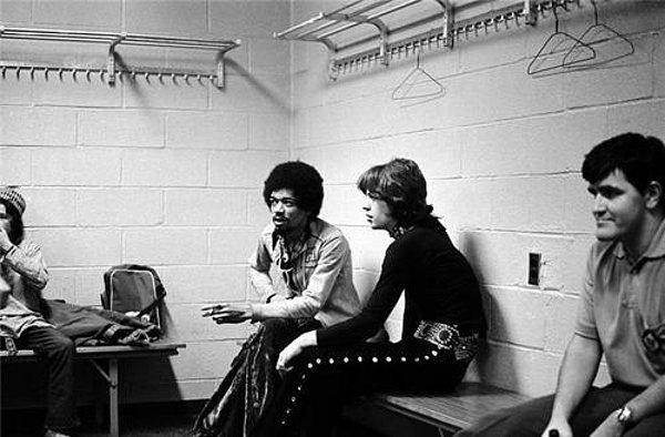 9. Jimi Hendrix, 27. ve son doğum gününü, Madison Square Garden'daki Rolling Stones konserinde kutladı. (1969)