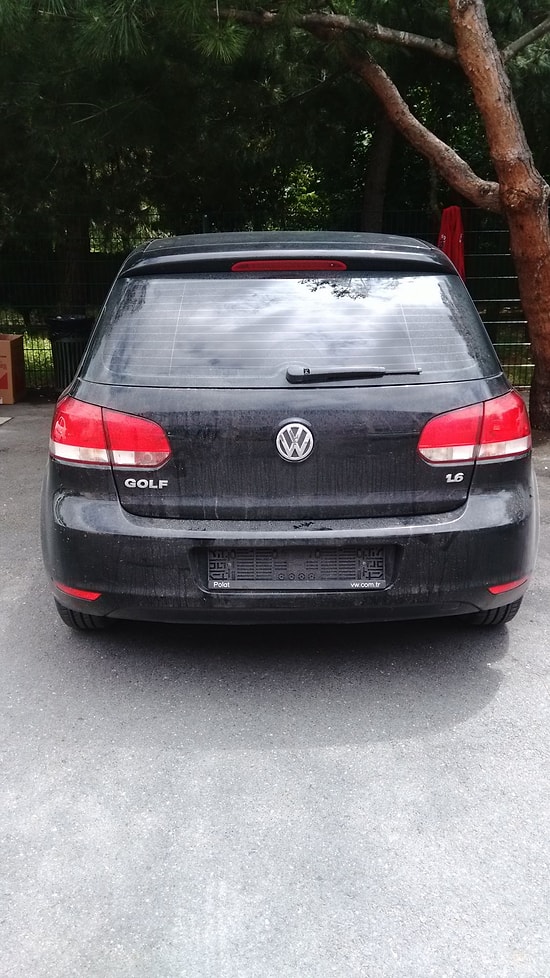 Okul Önlerinde Duran 'Plakasız Araçlar' Tartışmalara Yol Açtı