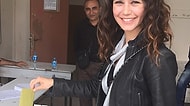 Sandık Başında 'Bu Seçim Bi Harika Dostum' Pozu Veren Ünlüler Sizce Hangi Partiye Oy Vermiştir?