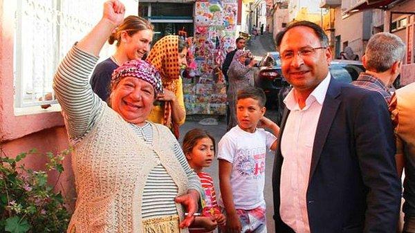 1. Roman kökenli Özcan Purçu, CHP İzmir Milletvekili seçilerek ülke tarihinde bir ilki başardı.