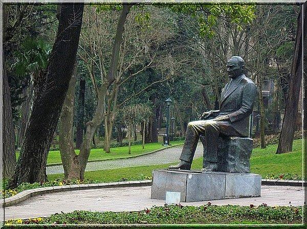 6. İlk Atatürk Heykeli