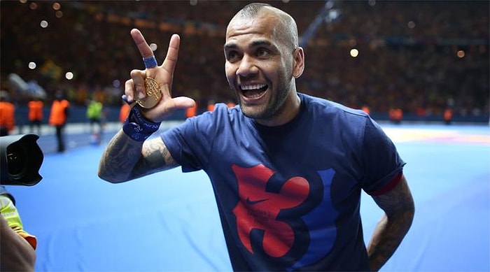 Dani Alves İmzaladı