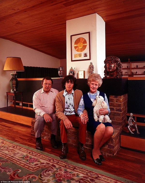 18. Rock müziğin efsanelerinden Donovan ve ailesi