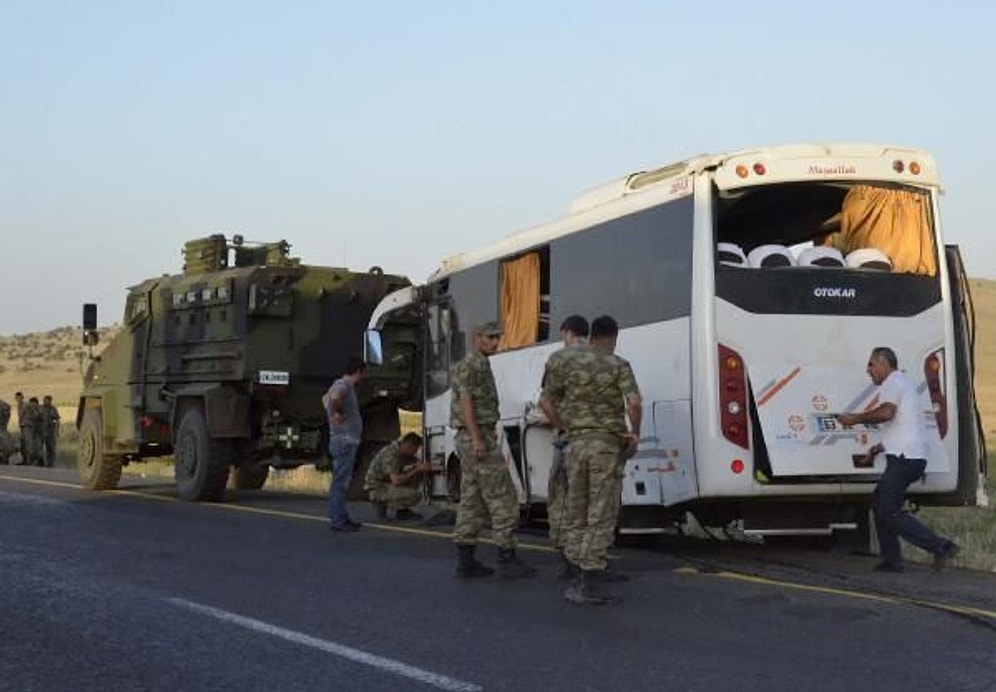 Askeri Personel Taşıyan Midibüs Kaza Yaptı: 1 Asker Şehit Oldu