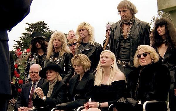Guns N Roses, tam kadro olarak cenazeye katılmış.