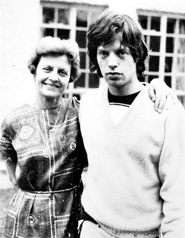 9. Rolling Stones'un efsane ismi Mick Jagger, annesi Eva Jagger Mick ile beraber