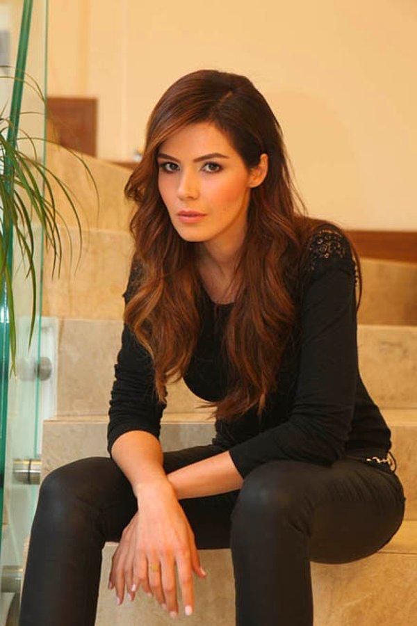17. Hatice Şendil, dikkat çeken güzelliği ile 2001'de Miss Turkey ve Miss Europe yarışmasında üçüncü oldu.
