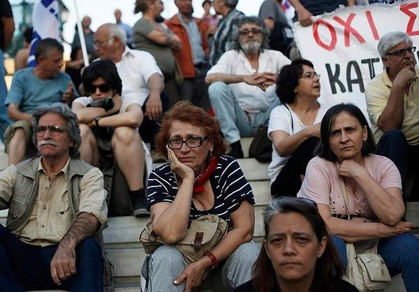 Yunan Halkı Tsipras Hükümetini Sorguluyor
