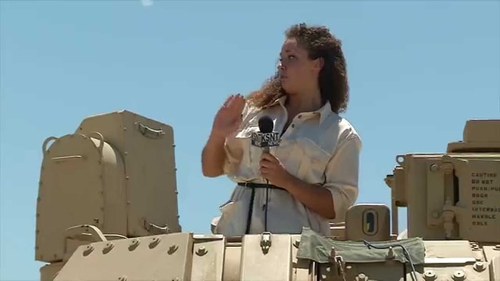 Haber Sunarken Ağustos Böceklerinin Saldırısına Uğrayan Muhabir