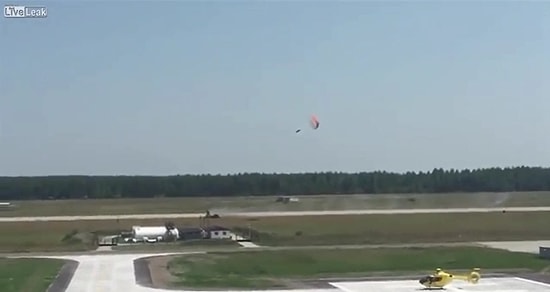 Acil İniş Yaptığı Sırada Uçağın İçinden Paraşütle Ayrılan Pilotun O Anları