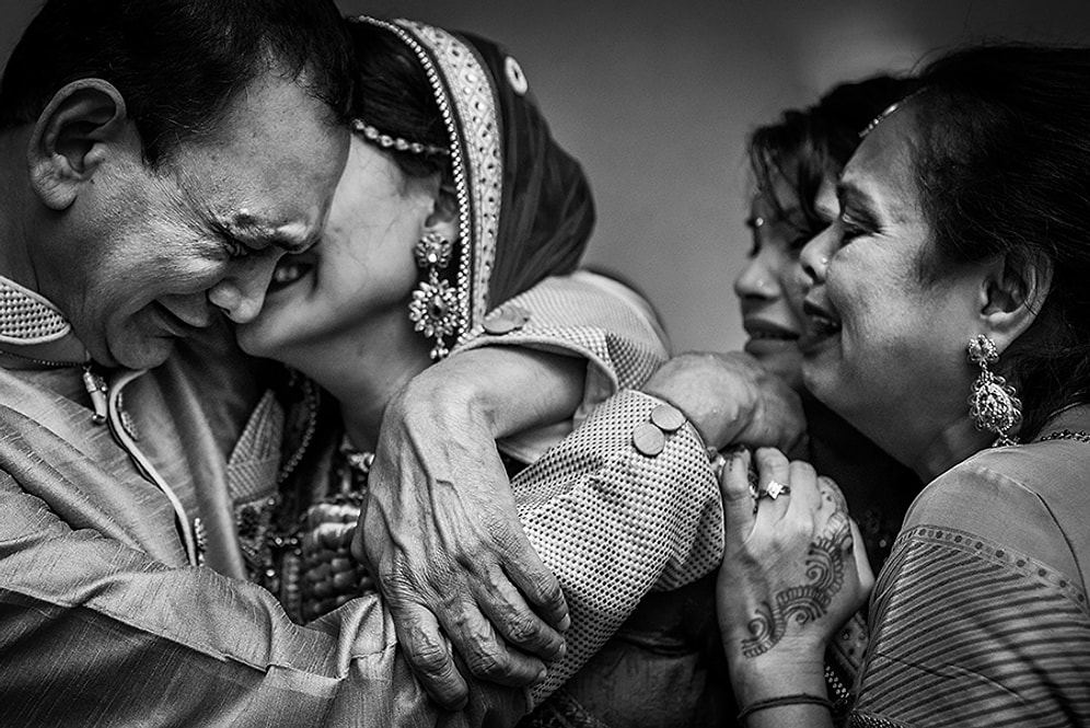 Kızlarının Düğünlerinde Duygularını Saklamayan 23 Baba