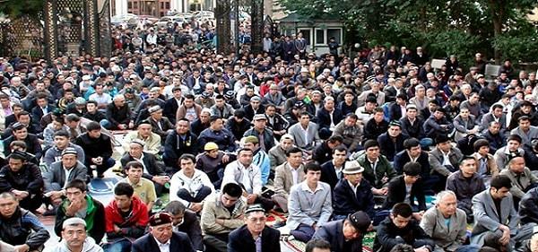 Ramazan ayında Sincan'da polis ile Uygurlar arasında çıkan olaylarda 18 kişi hayatını kaybetti.