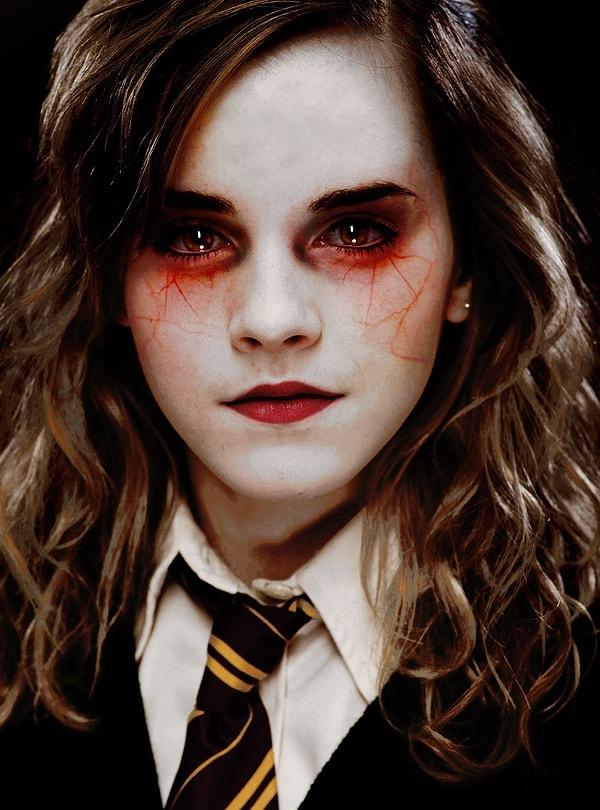 6. Dumbledore’un ölümünün ardından okulda söz sahibi olmak isteyen Hermione Voldemort’a varırdı.