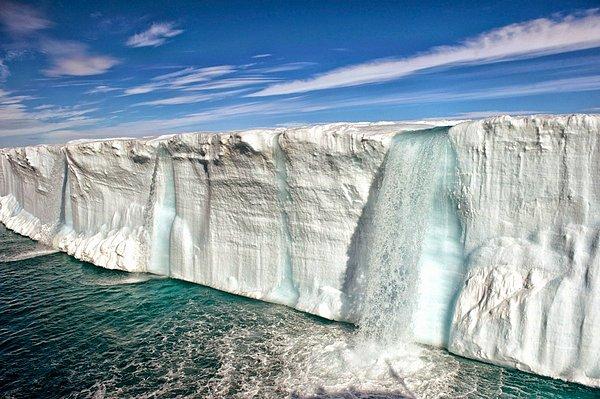 15. Küresel ısınma gibi sebepler yüzünden eriyen buzullar.