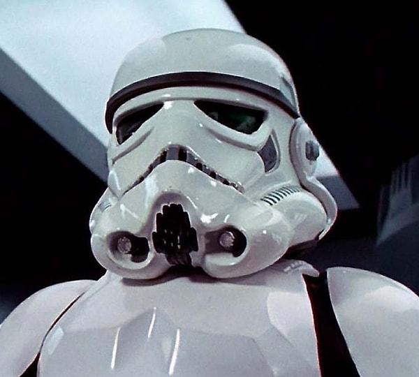 Maskelerini indirdiğinde Storm Trooper'ların harika bir cildi olduğundan, artık hiçbirimizin kuşkusu yoktur sanırım.