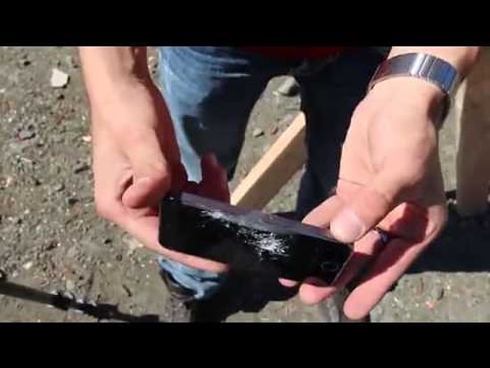 Bir AK-74 Mermisini Kaç iPhone Durdurur