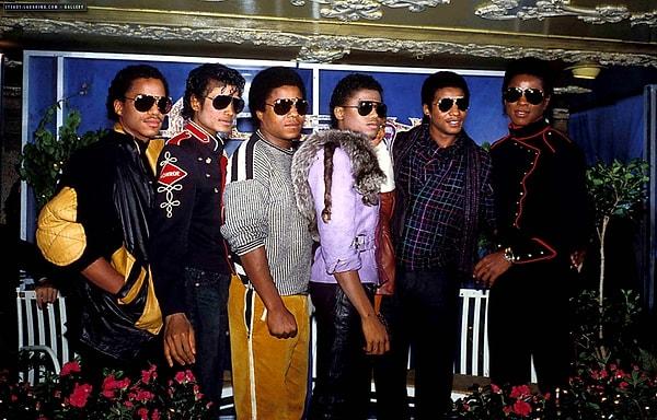 18. Kardeşleriyle müzik yapmayı da bırakmadı: The Jackson 5 grubu ile gelen "Victory" albümü büyük başarılar elde etti.