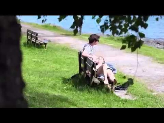 Penis Kostümü Giyip İnsanları Trollemek