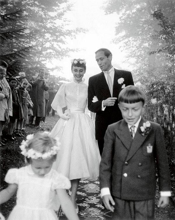 1954 yılında Mel Ferrer ile evlendiler.