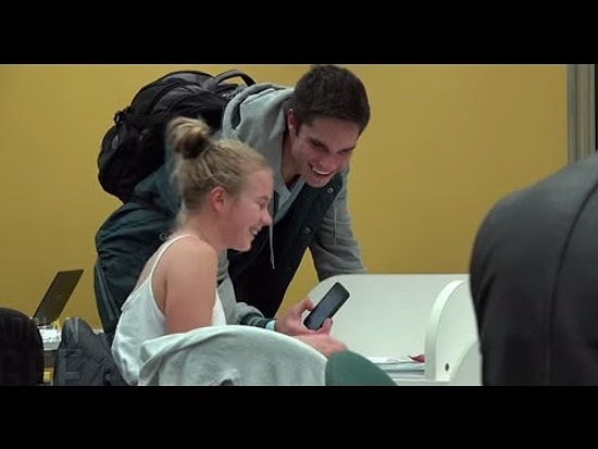 Yabancı Dil Konuşarak Kızlardan Telefon Numarası Almak